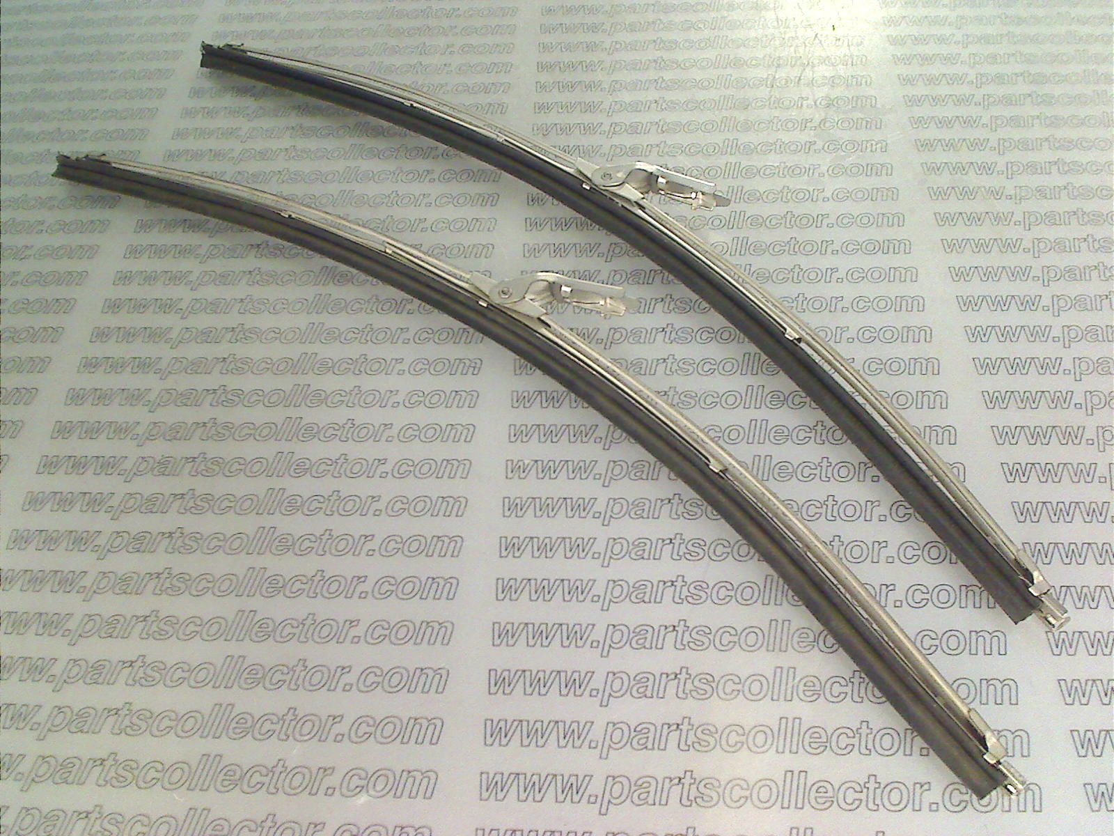 PAIR OF WIPER BLADES